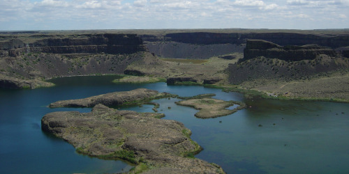 Figure 3. Dry Falls and Grand Coulee near Coulee City, Washington, June 2004. The falls are 122 m high and 5.6 km wide. Photo by the author.