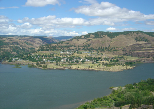 Figure 7. Lyle, Washington, as viewed from Rowena Crest, Orego. Photo by the author in June 2004.